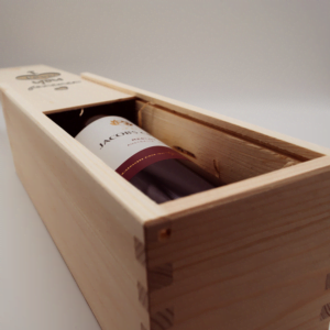 Wijnkist valentijnsdag close up